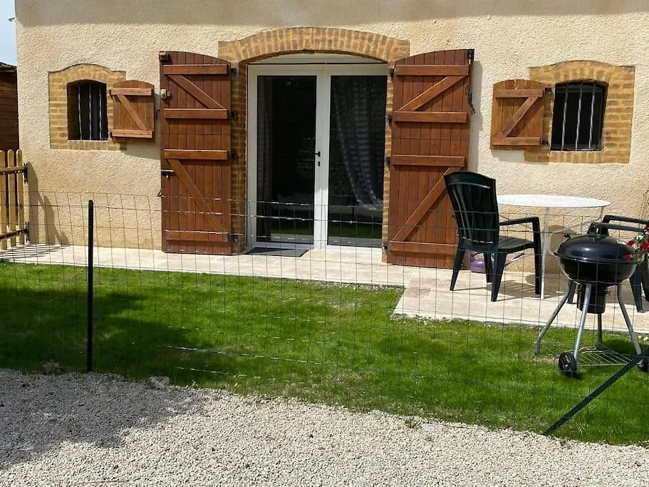 Apartment Studio Pour Amoureux De La Nature Et Des Animaux Auriébat